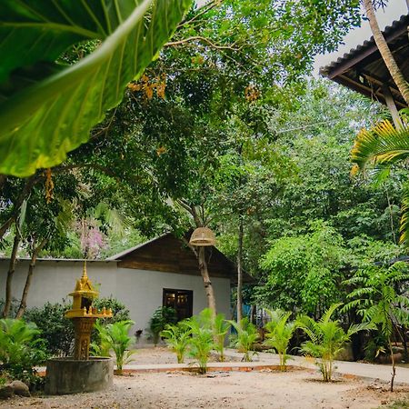 Banyan Tree Hostel Kampot Dış mekan fotoğraf