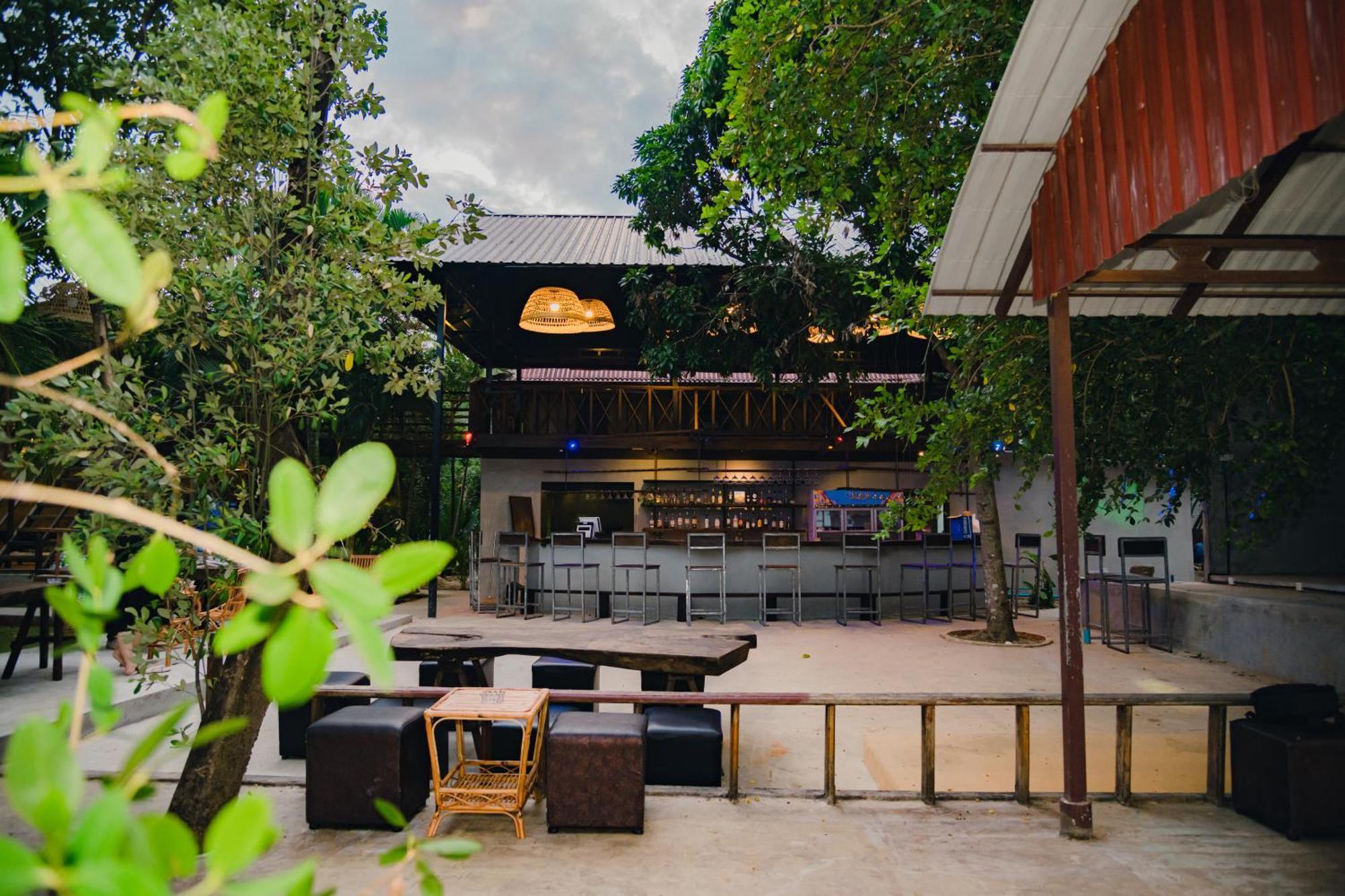 Banyan Tree Hostel Kampot Dış mekan fotoğraf